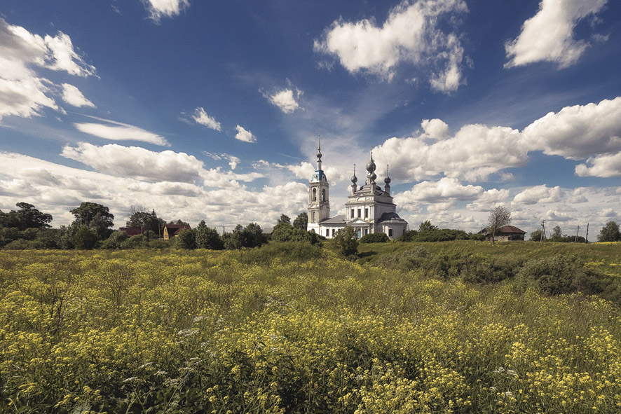 Церковь Рождества Пресвятой Богородицы в селе Савинское Ростовского района Ярославской области