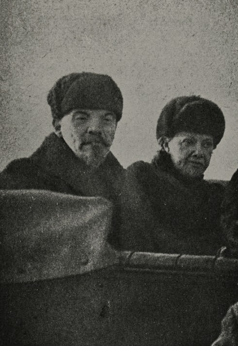 В. И. Ленин и Н. К. Крупская. 1918 год