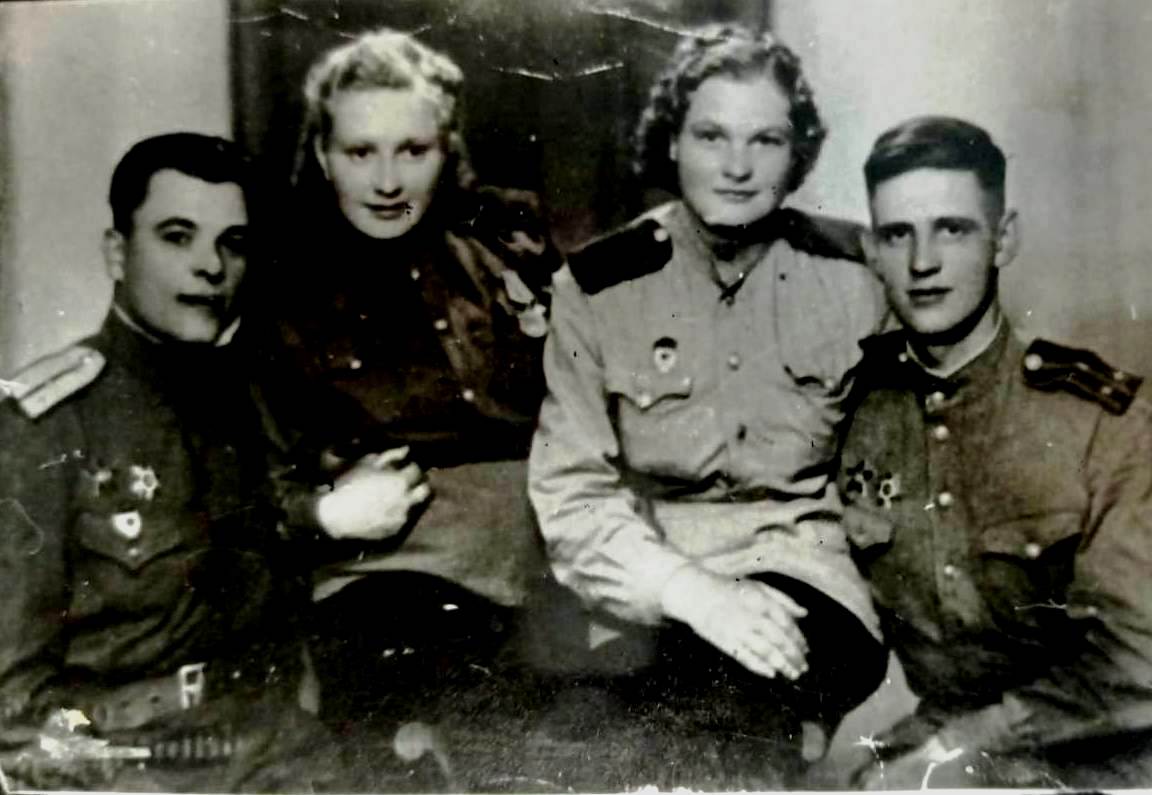Июнь 1945. В день отъезда из Пловдива. Боевые товарищи