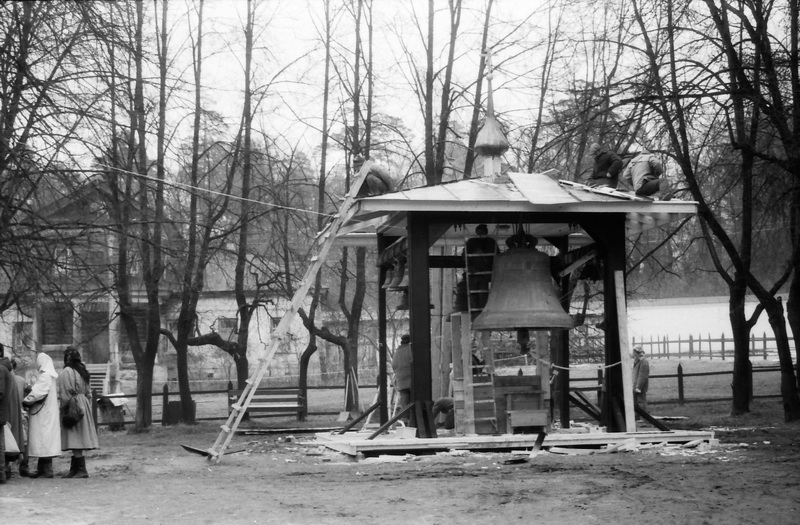 Монастырская звонница в годы восстановления обители