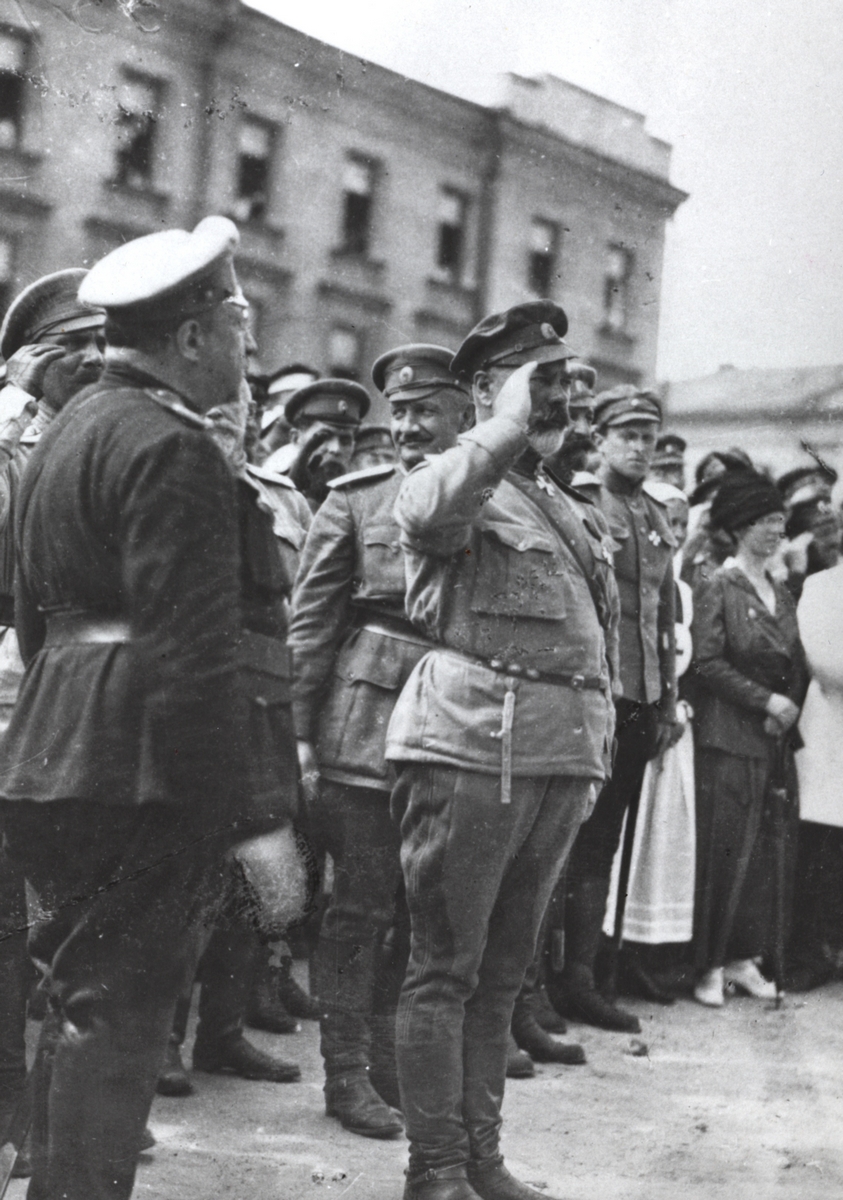 Деникин А.И. на параде. 1919 год