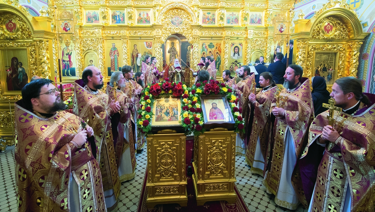 Празднование Собора Саратовских святых. Божественная литургия.Свято-Троицкий кафедральный собор Саратова. 2016 год.