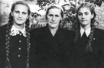 Наталья Тихоновна Чергинец (в центре), 1950-е годы