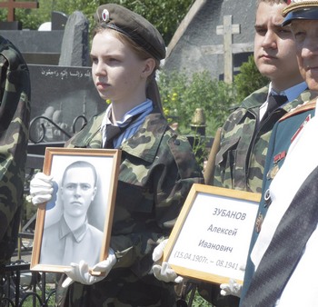 Бойцы ПО СГАУ «ВЕГА» на перезахоронении земляка — солдата Алексея Ивановича Зубанова Бойцы ПО СГАУ «ВЕГА» на перезахоронении земляка — солдата Алексея Ивановича Зубанова
