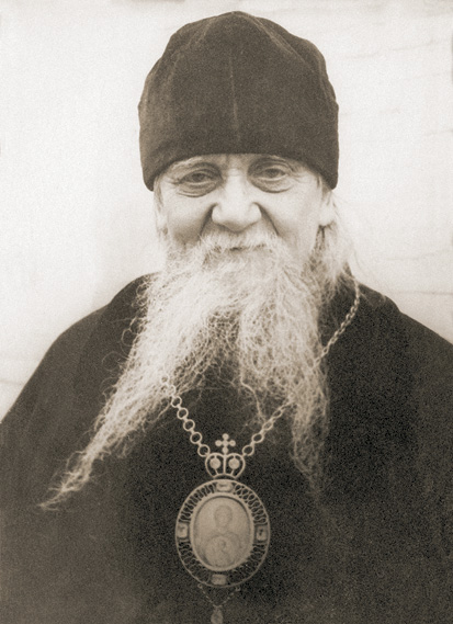 Епископ Афанасий (Сахаров). Тутаев, 1955 г. Фото из архива смотрителя Троицкого собора Лавры игумена Корнилия (Мороза) Епископ Афанасий (Сахаров). Тутаев, 1955 г. Фото из архива смотрителя Троицкого собора Лавры игумена Корнилия (Мороза)