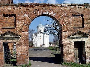 Староладожский Свято−Успенский девичий монастырь. Западные врата