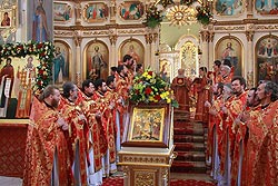 В день памяти святых равноапостольных Кирилла и Мефодия Митрополит Ювеналий совершил Божественную литургию в Покровском храме Саратова