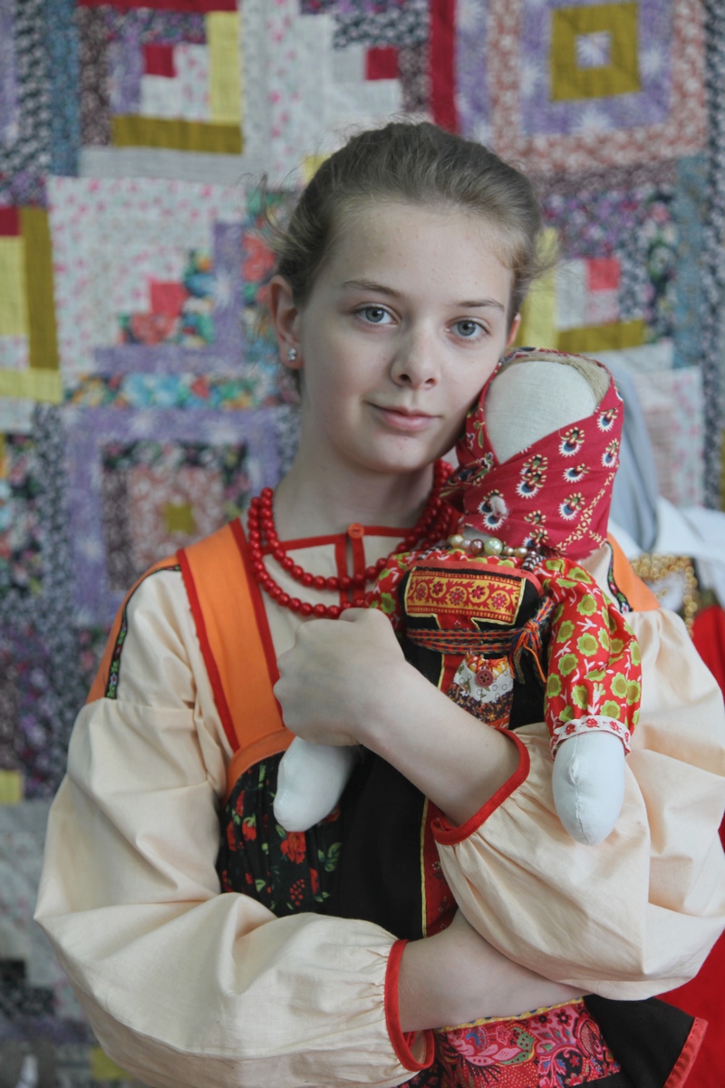 Арина Малык со своей любимой игрушкой