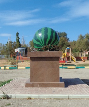 Памятник арбузу в Ровном Памятник арбузу в Ровном