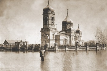 Храм Михаила Архангела (с. Давыдовка): фото начала XX века (архив Н. Журавлева, фото с сайта www.pg4.ru) и 2005 года Храм Михаила Архангела (с. Давыдовка): фото начала XX века (архив Н. Журавлева, фото с сайта www.pg4.ru) и 2005 года