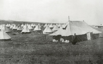 Лагерь донских казаков. На первом плане — палаточная церковь Лагерь донских казаков. На первом плане — палаточная церковь