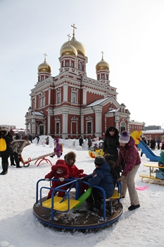 Детская площадка на территории Покровского храма