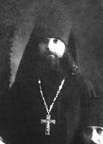Святой Игнатий (Садковский) с матерью и братом, иеромонахом Георгием (фрагмент). Для просмотра всей фотографии кликните по фрагменту левой кнопкой мыши.