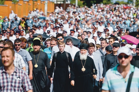 16 июля 2014 года крестный ход в Сергиевом Посаде. Святейший Патриарх Московский и всея Руси Кирилл среди верующих Фото предоставлено пресс-службой Патриарха Московского и всея Руси