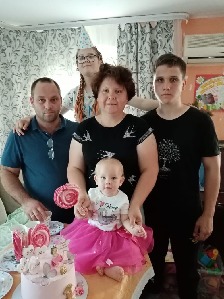 Екатерина Пименова с семьей
