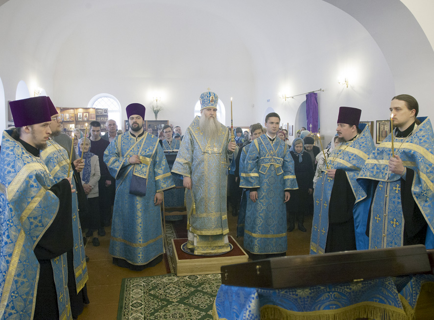 В канун престольного праздника всенощное бдение в храме возглавил Митрополит Саратовский и Вольский Лонгин. 6 апреля 2017 года