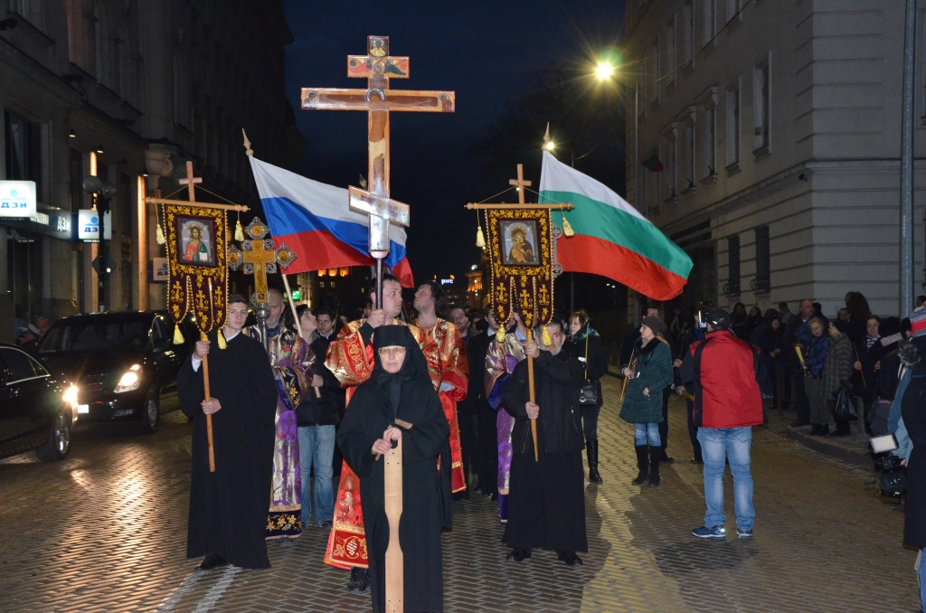 Крестный ход от Подворья Патриарха Московского и всея Руси в Софии к Патриаршему собору св. Александра Невского 25.02.2016г. Крестный ход от Подворья Патриарха Московского и всея Руси в Софии к Патриаршему собору св. Александра Невского 25.02.2016г.