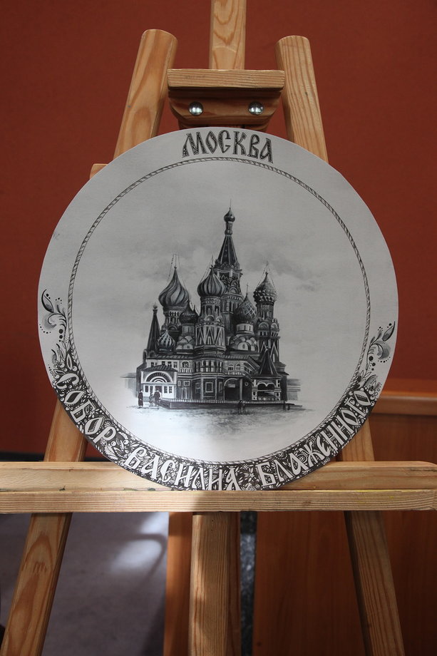 Виктория Клочан. Собор Василия Блаженного. 1-е место в номинации «Роспись по фарфору»