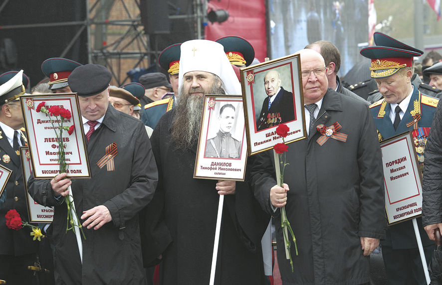 9 мая 2017 года. «Бессмертный полк». В руках у Митрополита Георгия — портрет его отца, Тимофея Николаевича Данилова 