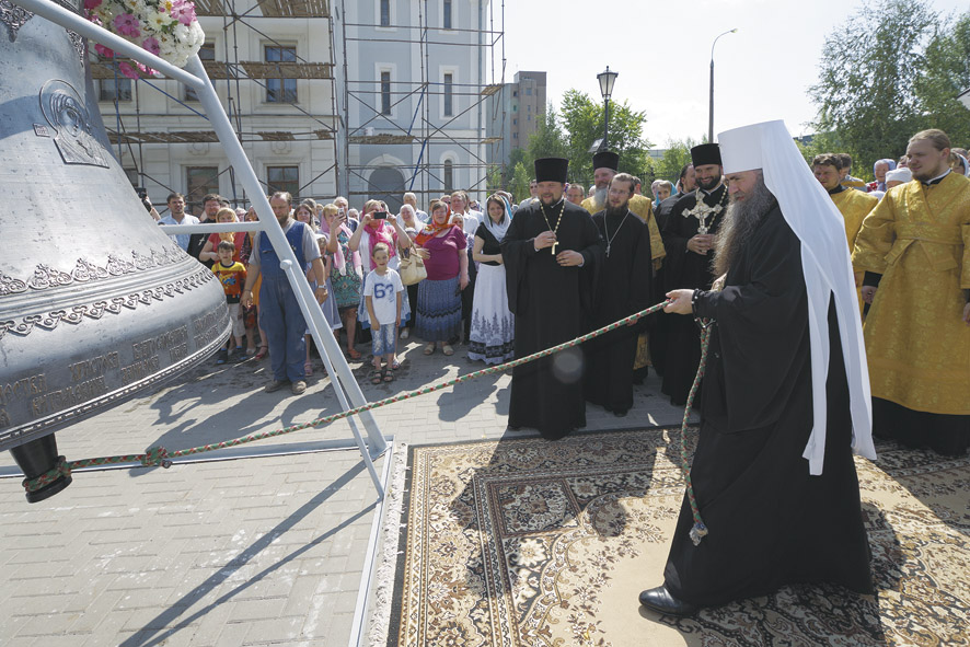 Колокол, отлитый к 200-летию Карповской церкви в Нижнем Новгороде. Точно такой же оглашал ее окрестности до революции