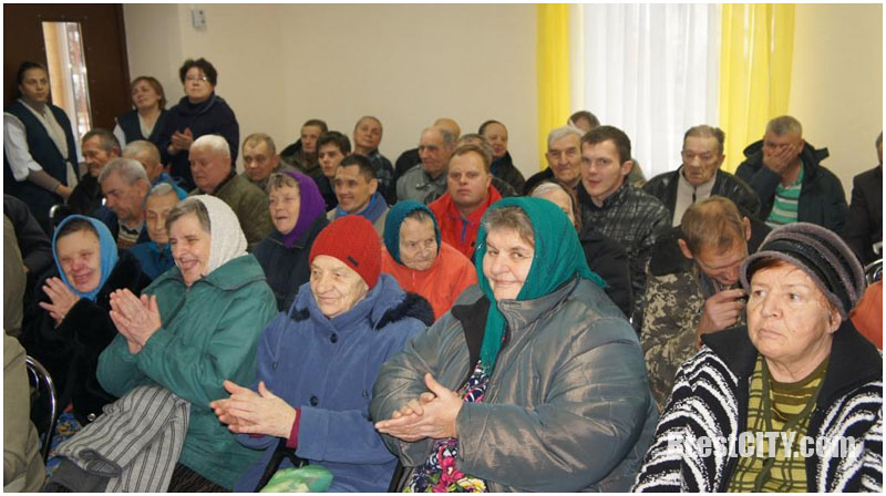 В новогодние праздники можно навестить тех, кто особенно нуждается во внимании и тепле