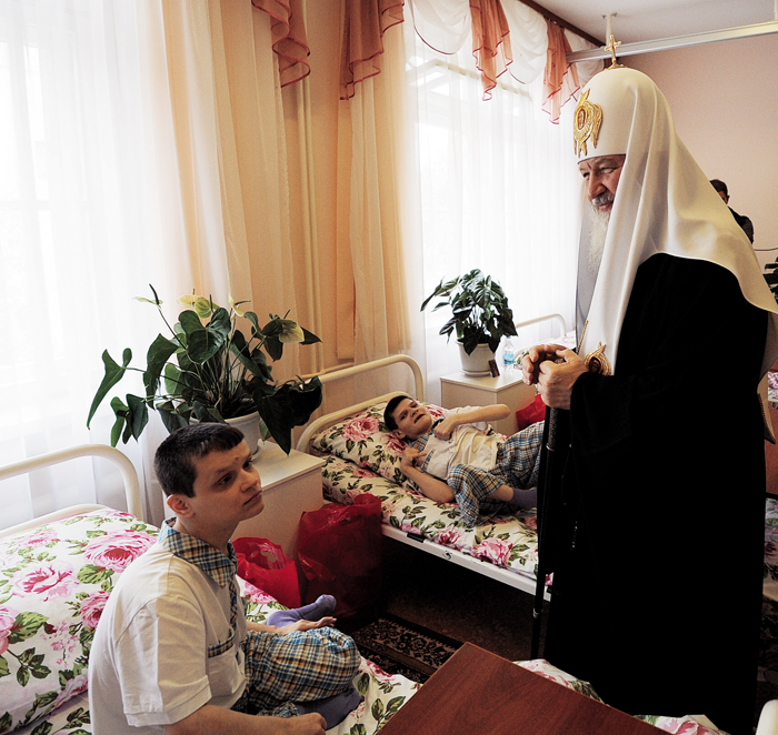 Посещение Центра социальной адаптации инвалидов «Филимонки». Пасха, 2012 год Посещение Центра социальной адаптации инвалидов «Филимонки». Пасха, 2012 год