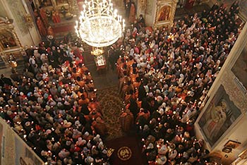 В Саратов доставлен Благодатный огонь