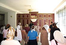 Настоятель храма священник Александр Домрачев отслужил торжественный молебен в честь престольного праздника в день памяти святителя Тихона Задонского