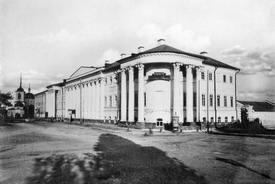 Общежитие Саратовской духовной семинарии (ныне Саратовский областной музей краеведения). В домовой церкви здесь служил священник Олимп Диаконов