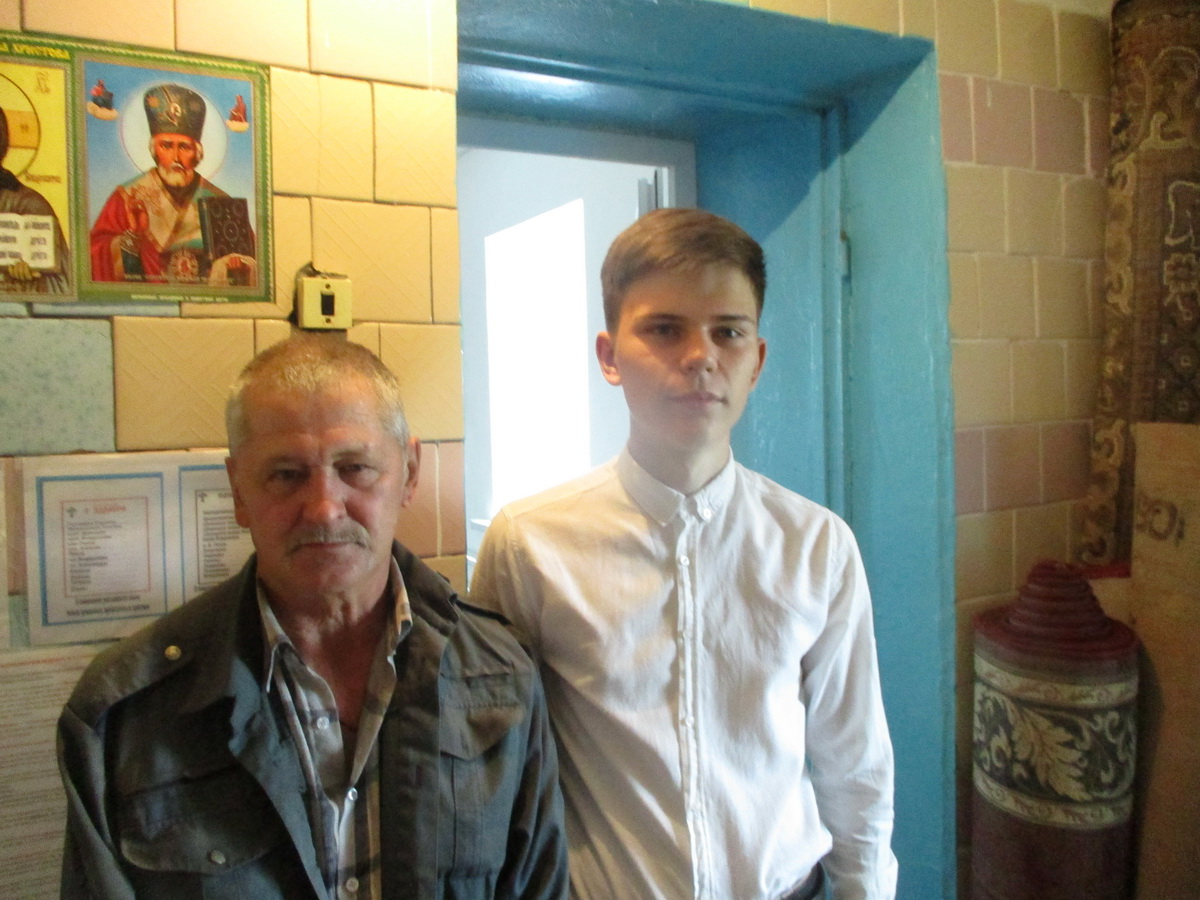 Алтарник Вадим с дедушкой