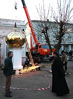 В Аткарске установлены купола на храм во имя Архистратига Божия Михаила. Фото Д.Елистратова