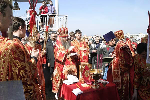 Чин основания храма, г. Саратов, 2005 год Чин основания храма, г. Саратов, 2005 год