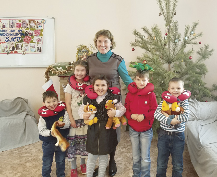 Ирина Малюченко с маленькими подопечными