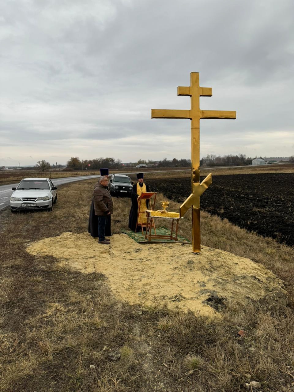 Поклонный крест на въезде в село Кувыка
