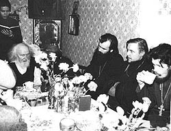 Священник Димитрий Дудко с духовными  детьми