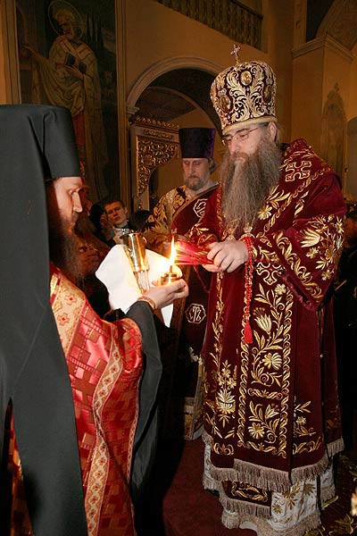 Благодатный огонь в Саратове, 2007 год Благодатный огонь в Саратове, 2007 год