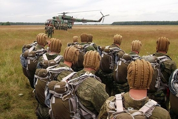 Перед прыжками с парашютом