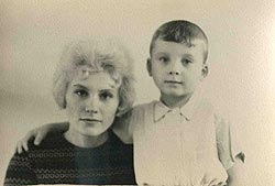 Дочь и внук, дочь и сын? ─ на фотографиях нет объясняющих подписей