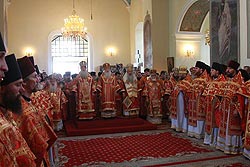 В день памяти святых равноапостольных Кирилла и Мефодия Митрополит Ювеналий совершил Божественную литургию в Покровском храме Саратова