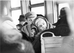  Сон в электричке, 23,5*22,5 фотография, 70-е годы. Фото: Олег Полещук