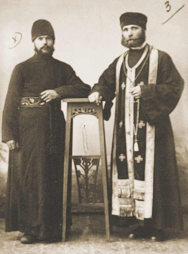 Отец Нил (слева) в Саратове, 1930 г.