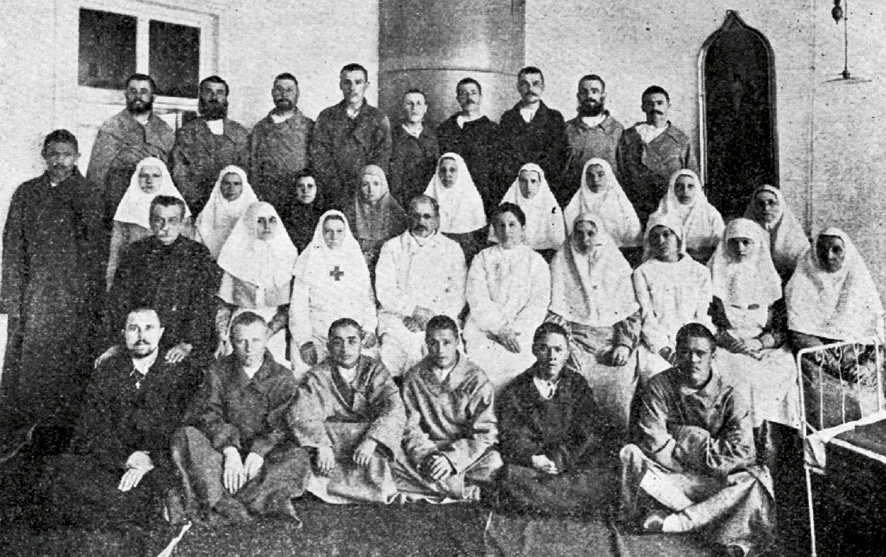 Раненые и сестры милосердия в Саратовском епархиальном лазарете. 1916 г. Из фондов Саратовского областного музея краеведения