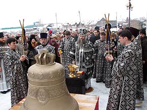 На колокольню Спасо-Преображенского храма в селе Пристанное установлен благовестник
