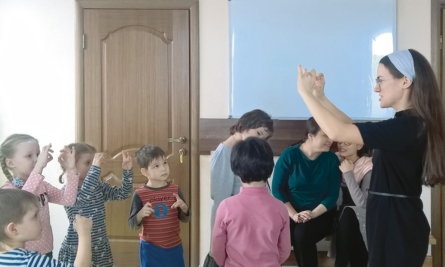 На занятии в инклюзивной группе