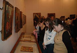 В Саратовском государственном художественном музее им. А.Н. Радищева открылась выставка «Похвала Богоматери. Иконы XV-XX веков из собрания Ярославского художественного музея». Фото А. Леонтьева