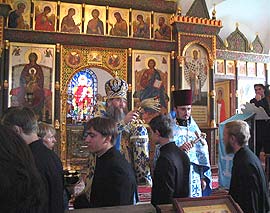 Ректор семинарии — Преосвященнейший Лонгин, Епископ Саратовский и Вольский, отслужил Божественную литургию и молебен в Архиерейском храме в честь иконы Божией Матери «Утоли моя печали»