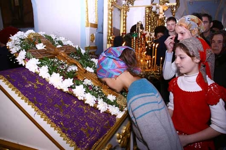Кресту Твоему покланяемся, Владыко, и святое воскресение Твое славим