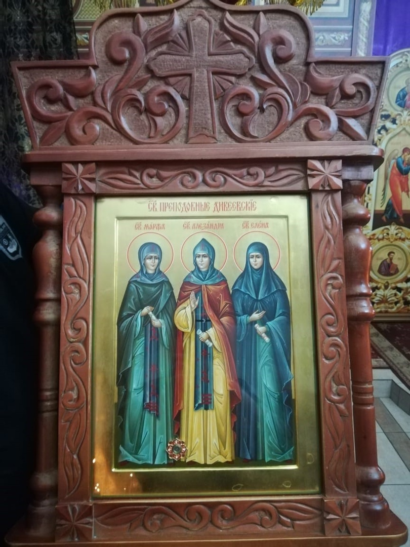 Икона Святых Преподобных Дивеевских с частицей мощей Св. Марфы, Св. Александры и Св. Елены