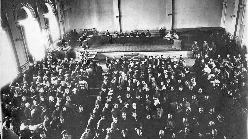 Суд над саратовским священством. Большой зал консерватории, 1918 год
