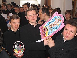 Епископ Саратовский и Вольский Лонгин поздравил учащихся Саратовской Православной Духовной семинарии с праздником Пасхи